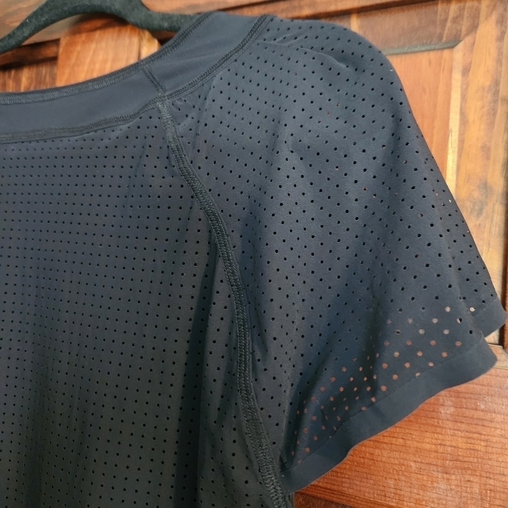 Sweaty Betty Perforated Cap Sleeve Active Top - Black - Size Small - Picture 2 of 9